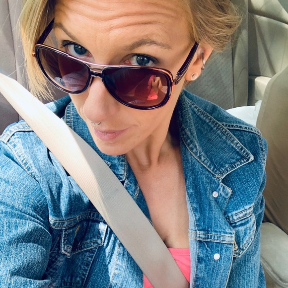 Meet your Posher, Leah - Picture 1 of 1